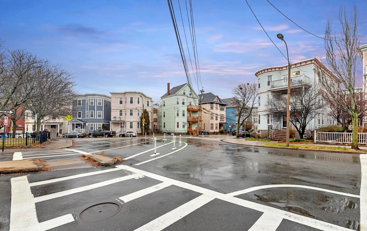 Bright & Spacious 2Br Apartment, Mins From Downtown Boston, Parking Exterior foto